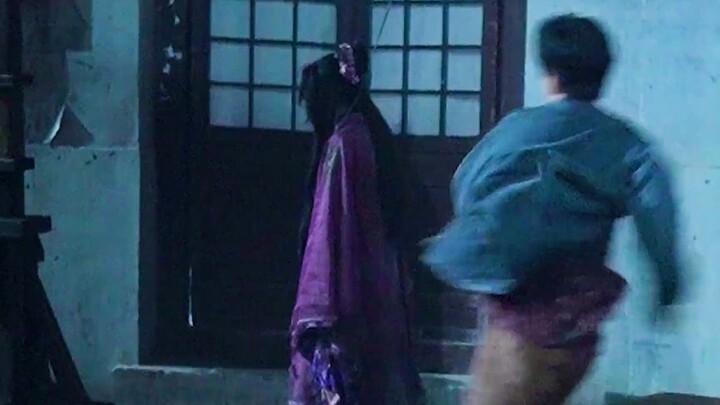 剧组拍惊悚片拍着拍着遇到了个真的，还对她拳打脚踢看完嘴都笑裂了哈哈哈哈