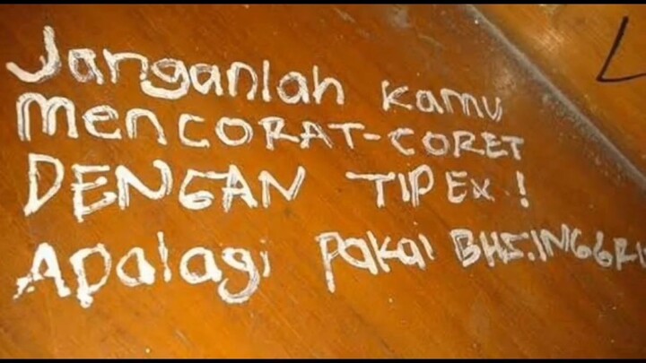 Meja sekolah itu sarana mengukir sejarah 🗿