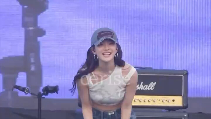 【الأخ C】بيت CD! أول بث مباشر لنينينغ عن “ندم العصر” في حفل التخرج، كم هو رائع!