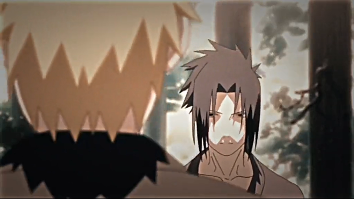 Sasuke dan Naruto saat bersimpangan cuman cuek