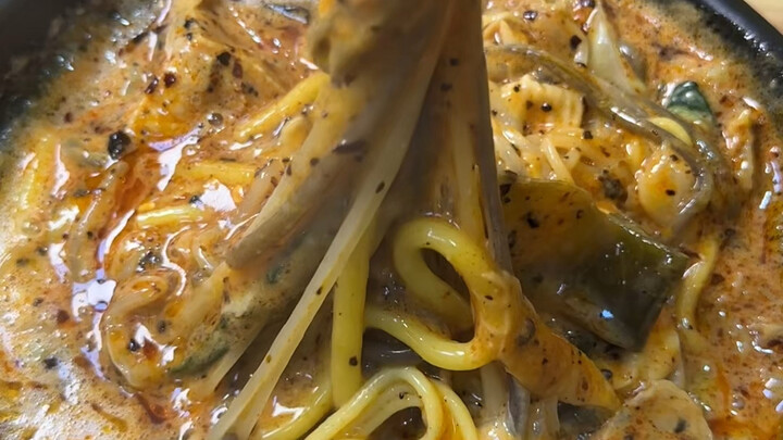 Lagi-lagi bikin orang nganggap hari Minggu udah lewat #MiePotBatu