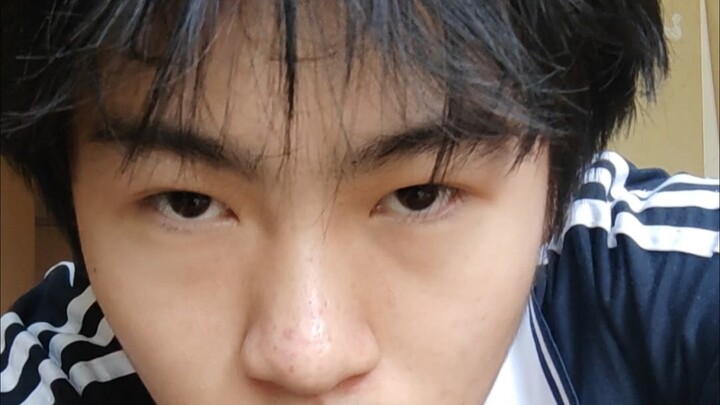 Dù gì cũng chẳng ai xem, vượt qua một nghìn lượt thích sẽ chiếu cho cả lớp xem.