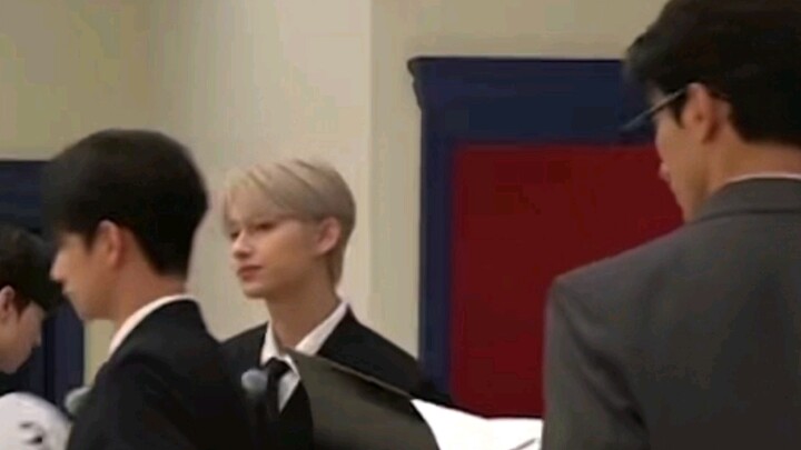 【Văn Tuấn Huy】Thái độ ung dung tự tại của một người nắm quyền, khí chất ngút trời