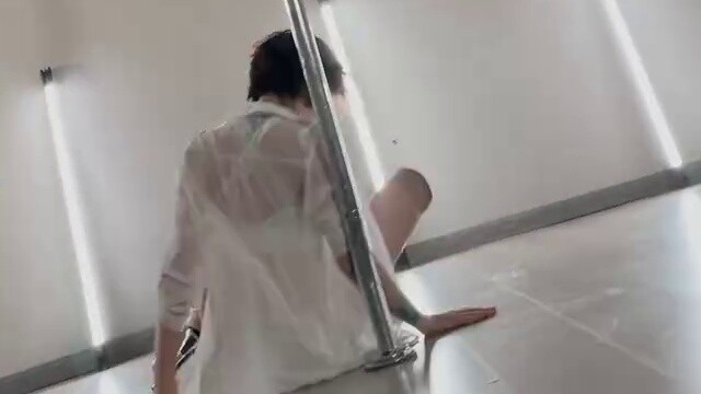 ภาพถ่ายคลาสเรียนเต้นรูดเสา