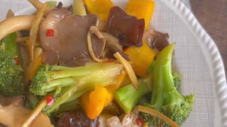 Bất ngờ với cách xào rau củ như thế này