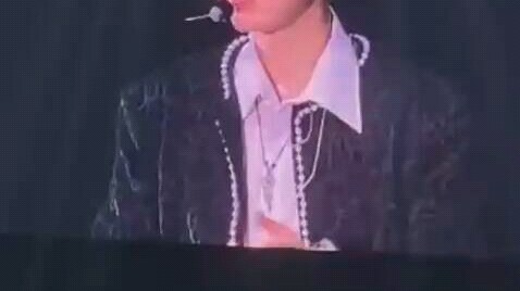 【تسريبات عن حفل EXO】 تشان يول وسيهون ناموا معًا؟! فجأة بدأ سيهون يدندن أغنية "هانام دونغ UN"