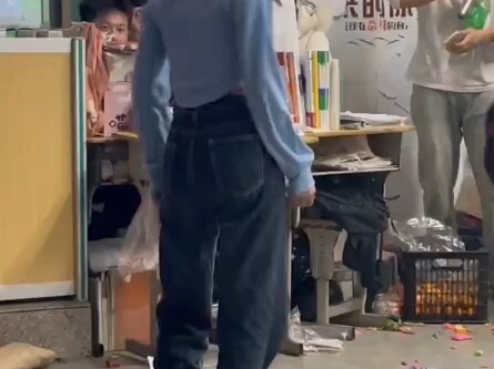 谁家元旦晚会上有这么优秀的女生