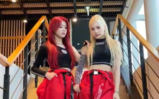 【Kep1er】อัปเดตวิดีโอของเซินเสี่ยวถิง & ฮิวนิงไบเออร์บน TikTok หนึ่งคลิป
