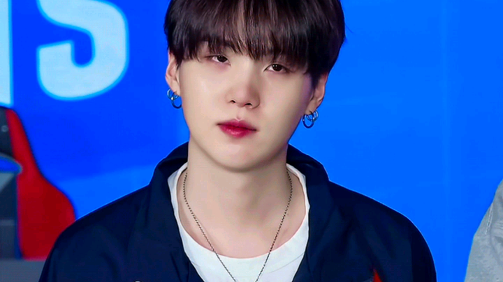 Nikmati ketampanan Suga