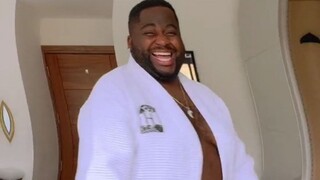 بمجرد استخدام فلتر تشويه الصورة هذا، حتى الأشخاص الذين لا يعرفون الرقص سيصبحون بارعين جدًا في التماي