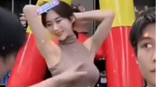 小杨哥直播间美女性感品牌方浅跳一下哈哈哈哈