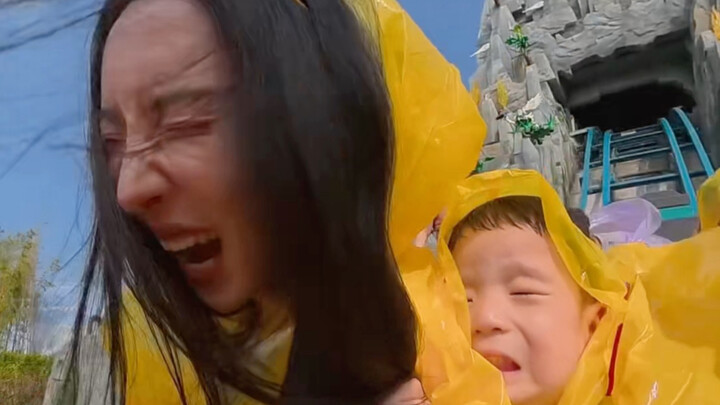 Pengalaman pertama naik roller coaster untuk Xiao Yang yang berusia 3 tahun～