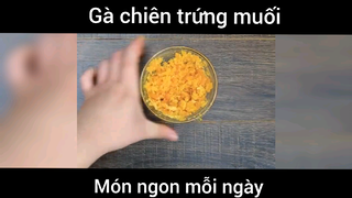 Gà chiên trứng muối