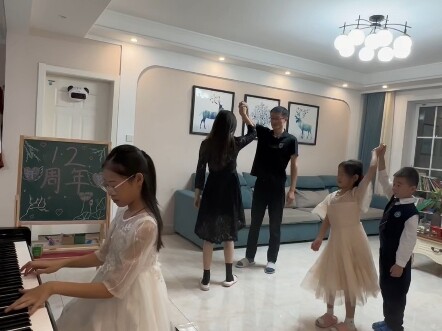 Jangan bingung, jangan panik, meski matahari terbenam masih ada cahaya bulan. #Menjadi Ibu Adalah Se