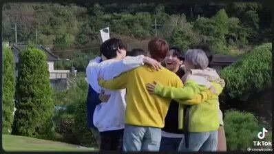 sino ang army jan free save po.