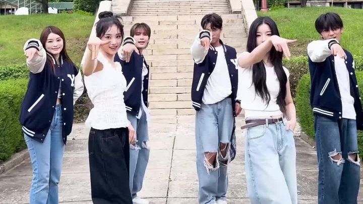 Memasukkan tripleS Universitas Yonsei | Kim Ryu-yeon + Ji Hui-eun
