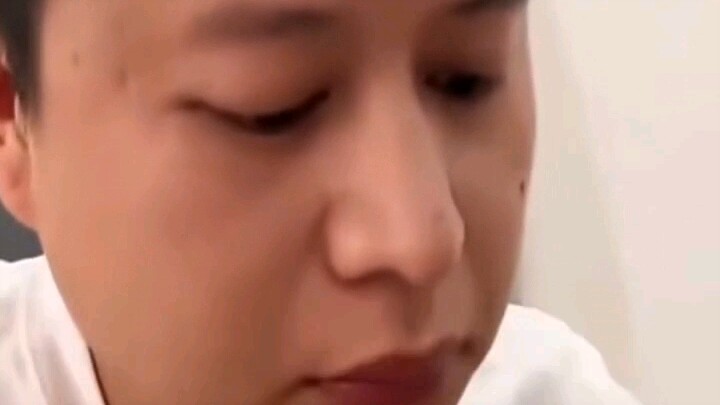 ผู้ชายถามภรรยาว่าจะดูแลพ่อแม่สามีตอนแก่ไหม ความคาดหวังเต็มเปี่ยมค่อยๆ เปลี่ยนเป็นปากเม้มแน่นขึ้นทีละ