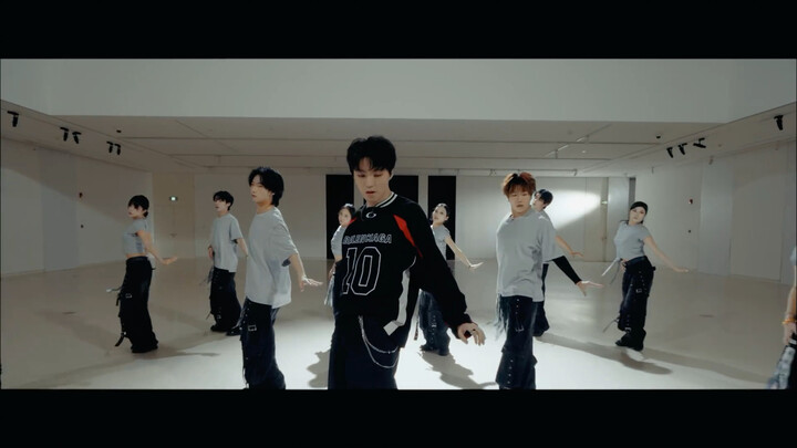 【Wang Junkai】New song “Yi Yi Yi” practice room performance