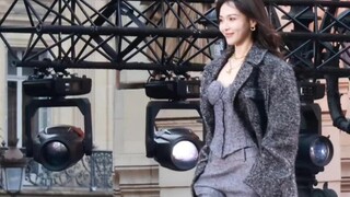 Tôi có vóc dáng đẹp đến nỗi tôi nghĩ mình đang sải bước trong Victoria's Secret