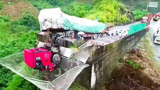 Ultimate Idiots At Work Fails 2023_TOP 10 UNBELIEVABLE IDIOTS TRUCK & CAR CRASHING 2023