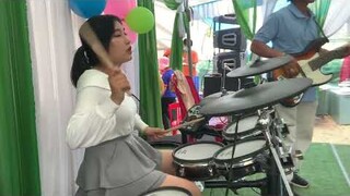 Anh Muốn Em Sông Sao Remix với màn thể hiện cực nồng cháy của chị khách | Ni Ni Drum