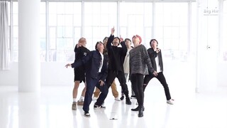 Bts dance practice (boy with love).....