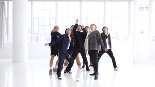 Bts dance practice (boy with love).....