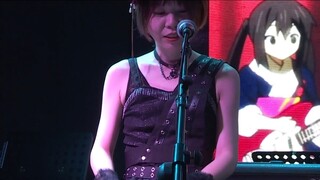 When the lead singer tries to imitate Dai Wei's broken voice to sing Hua Hua Dan...