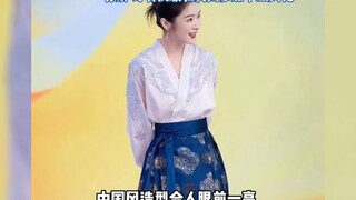 شو جياو ترتدي الزي الهان الصيني في حفل التخرج بالولايات المتحدة.