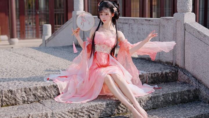 สีชมพูอ่อนหวาน ❀เมื่อสาวหวานสไตล์โบราณเต้นรำ กระโปรงจะมีกลิ่นหอมของดอกพีช~