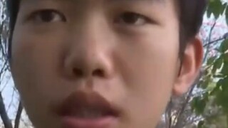 ฉงชิ่ง เพื่อที่จะหาเงินอย่างรวดเร็ว กลุ่มนักศึกษากลุ่มหนึ่งได้กลายมาเป็นนิติบุคคลและเป็นผู้ถือหุ้นใน
