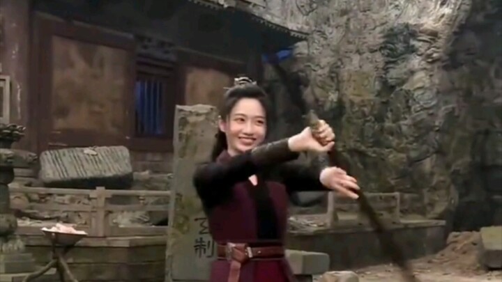 [Tang Gui] What is Cherry like outside the play? She tries to steal the gun of Zhong Langjian and re