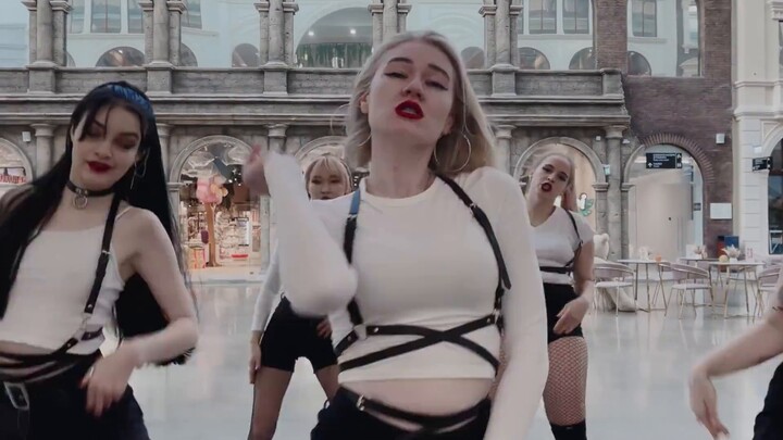 The Russian girl’s hot cover of “Cold Blooded” is definitely the most explosive performance you have