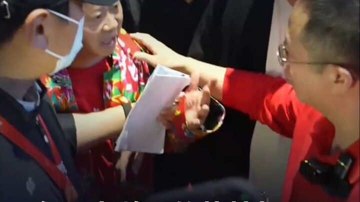 Mewakili diri sendiri dan Kak Lu’e untuk menjelaskan.