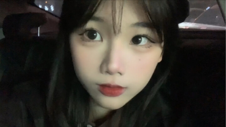 Lật lại video của người yêu cũ thấy cũng khá đáng yêu