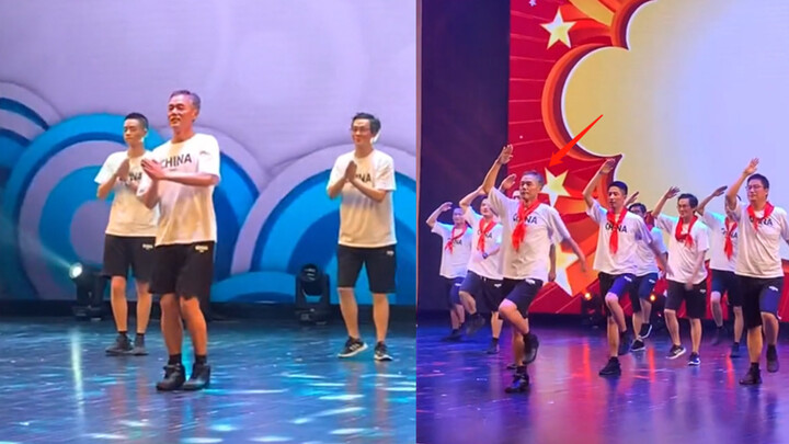 Pertunjukan kelulusan taman kanak-kanak, kakek secara alami menempati posisi utama dengan kemampuan 