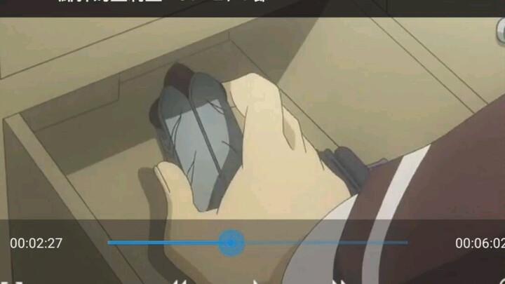 (1_Aloneness) How to use a butterfly-knife-shaped comb in the game.