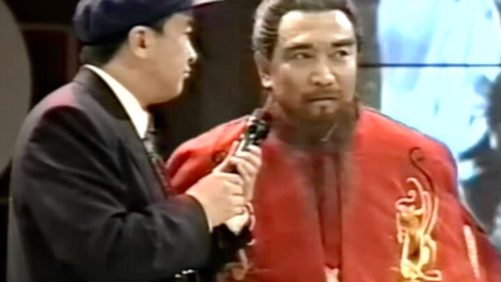 “Please welcome the actor who plays Cao Cao, Bao Guoan!”