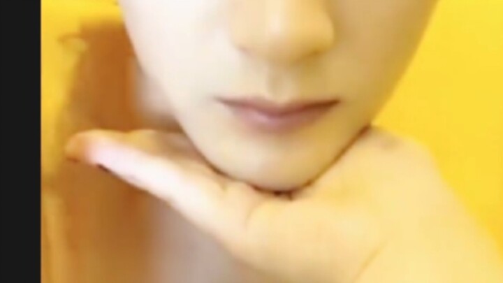 [Dan Jianci] "Kids are so easy to fool when they're little!" "He's not even wearing a top!"