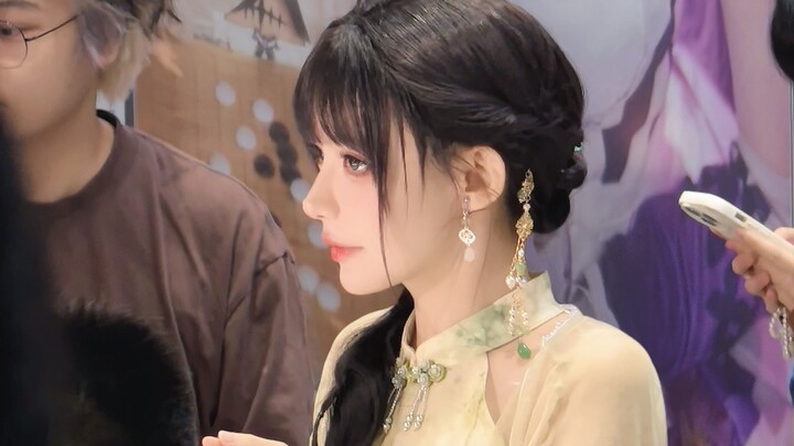 终于见到她了
