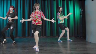 Suatu hari, nenekku berkata dia ingin debut