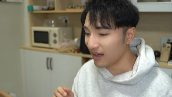 Aku lihat siapa yang mau bayar bareng sama aku～