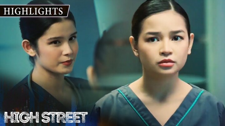 Roxy notices her co-worker's fear | High Street (w/ English Subs)