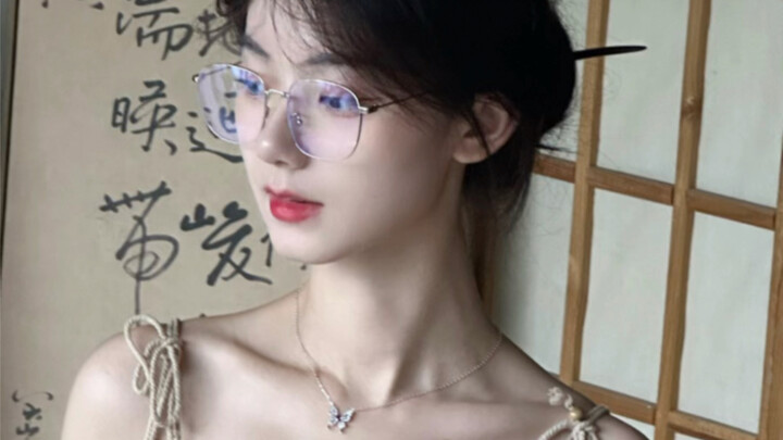 Hati manusia adalah bunga yang gugur dengan sendirinya tanpa menunggu angin berhembus.