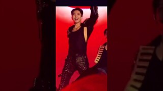 Hoshi looks so cute and smiley while performing Hot🔥 #seventeen #hoshi #scoups #woozi#mingyu #wonwoo