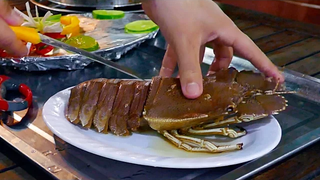 อาหารริมทางเวียดนาม - BALMAIN LOBSTER Garlic Butter Sashimi