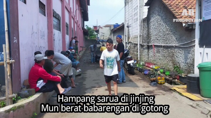 warga kampung berkumpul dari timur sampai barat