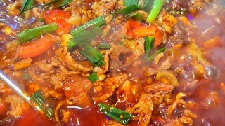 دعوني أعرض عليكم طبقنا الساخن في شارع قويتشو، وهو طبق مثالي لتناوله مع الأرز!