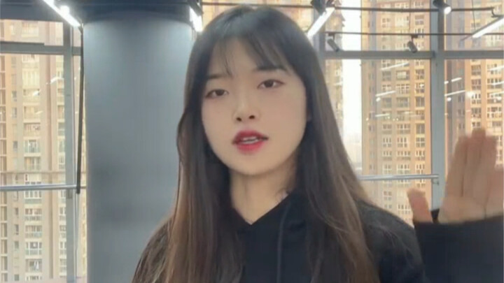 How do you layer footwork while doing the wave in dance?