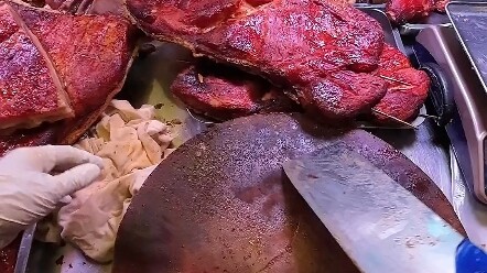 三个小姐姐来自不同的地方 相约日成烧腊。哈哈哈～